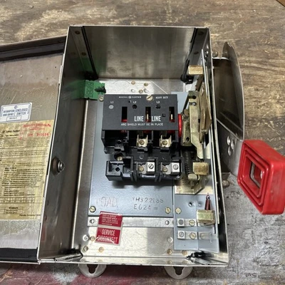 通用电气 TH3221SS(全新带盒)可熔性带中性,240 伏,30 安,2P,1PH,3W,Nema4/4x — 第 1/4 张图片