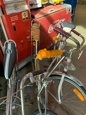 ORANGE ESSO TIGER BICYCLE HANDLE BAR GRIPS VINTAGE PAIR NEW SCHWINN ROYAL DESIGN - Image 1 of 3