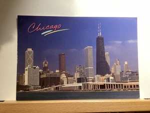 Picturesque View on a Sunny Day of Chicago, IL - Vintage Postcard - Picture 1 of 3