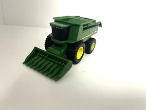 1/64 John Deere Combine w/ Corn Head Ertl Farm Toy - Picture 1 of 4