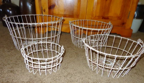 4 OLD VTG PRIMITIVE FARM WIRE EGG BASKETS SET STACKABLE CHIPPY PAINT HTF SMALL Cover