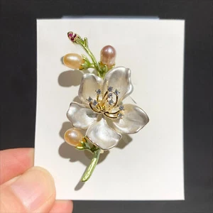 Pretty Flower Natural Freshwater Pearl Women Brooch for Wedding Engagement Pin - Picture 1 of 6