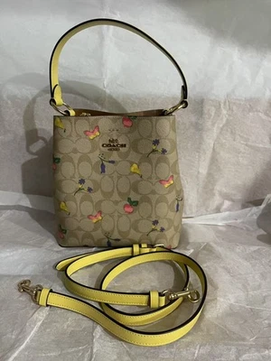 Сумка-ведро Coach Mini Town холщовая с фирменным принтом мечтательный вегетарианский принт - Изображение 1 из 4