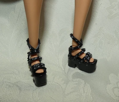 BARBIE SHOES- KIT 1 CREATE BASICS MADE TO MOVE STRAPPY PLATFORM HIGH HEEL 4 DOLL - Image 1 of 4