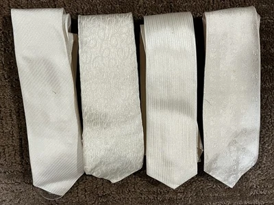 Lote de corbatas de cuello marfil súper ajustadas de colección años 50-60 mediados de siglo modernas para hombres locos Foto 1 de 2