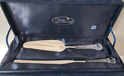 Juego de servir pasteles de boda con mango de cristal Things Remembered con estuche de terciopelo Foto 1 de 4