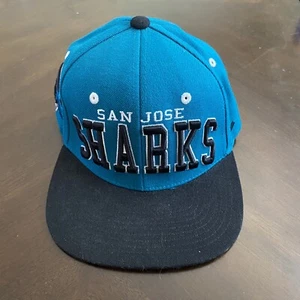 Cappello Snapback Vintage anni '90 San Jose Sharks NHL Hockey Sport Nero Blu Zefiro - Foto 1 di 8