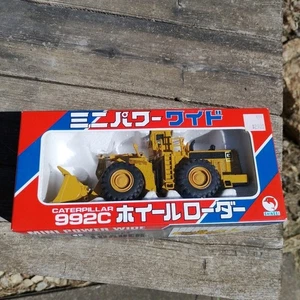 Shinsei Caterpillar Cat 992C Wheel Loader 1/75 Scale Japan Model Open Box - Picture 1 of 9
