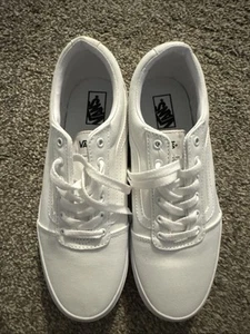 Vans Womens Seldan White Skateboarding Shoes Size 6 (721354) New Without Box - Picture 1 of 6