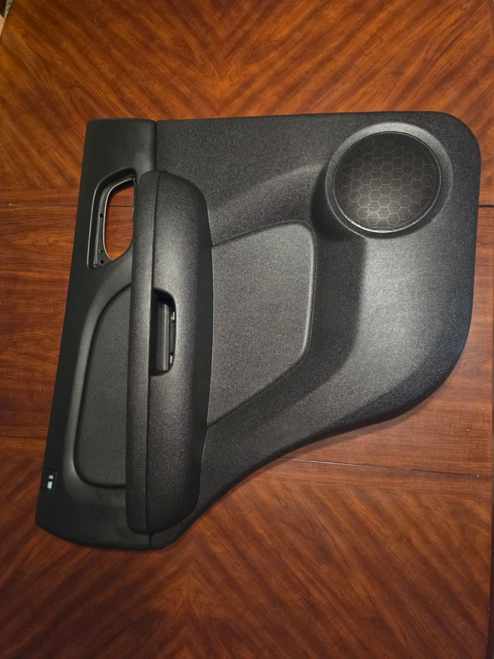 Painel interno esquerdo da porta traseira; preto: 2007-2013 Chevy Tahoe / GMC Yukon - Imagem 1 de 3