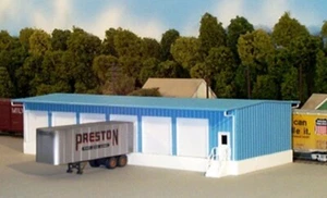 RAIL & MOTOR FREIGHT TERMINAL Shed Plastic KIT HO 1/87 scale Pikestuff 541-5001 - Picture 1 of 2