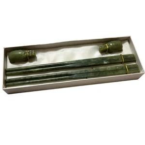 Paar alte chinesische Nephrit Spinat Jade geschnitzte Essstäbchen Schildkröte Ständer Box - Bild 1 von 8