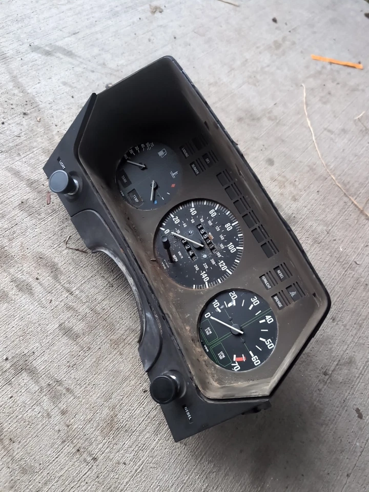 BMW E24 Euro Spec Gauge Cluster 156 k millas 633csi 635csi Serie 1 - 77-82 Foto 1 de 4