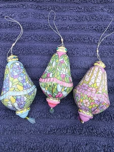 Bradford Editions Era of Louis Tiffany Erbstück 3er Set Ornamente Weihnachten. - Bild 1 von 8