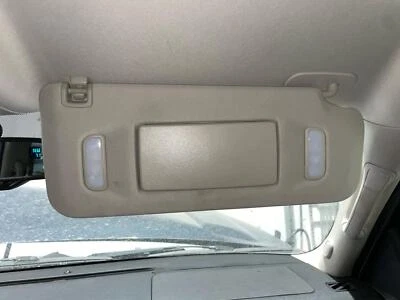 2007 - 2014 Chevy Suburban 1500 Passenger RH Right Gray Illuminated Sun Visor Foto 1 de 3
