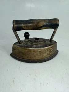 Antique Dover Sad Iron No 62 Cast Iron Clothes Iron w/ Detachable Cover & Handle - Picture 1 of 12