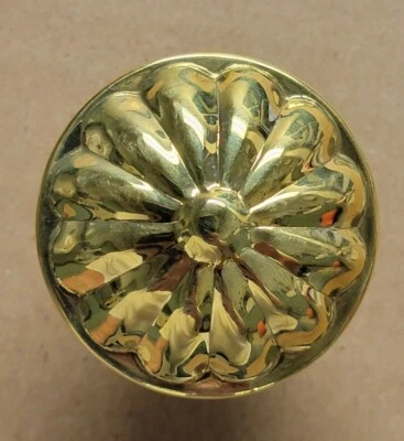 Nuevo de Lote Antiguo Latón Sólido 1.5" HERITAGE REDOND Perilla Con Escudo  Foto 1 de 3