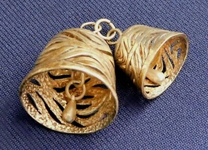DESIGNER Cast STERLING Pierced MANUFACTURED Vintage BELLS PENDANT - Picture 1 of 2