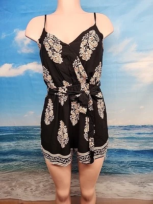 NWT Cupshe Women's Romper  Black With Brown White Floral Pattern Size Small  - Image 1 of 4