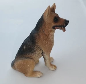 Schleich Hombre Sentado Pastor Alemán Perro Niño Cachorro Estatuilla Juguete De Colección 2.75" - Imagen 1 de 9