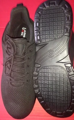 Zapatilla deportiva de trabajo antideslizante LARNMERN para hombre talla 11,5 antideslizante todo negro Foto 1 de 4