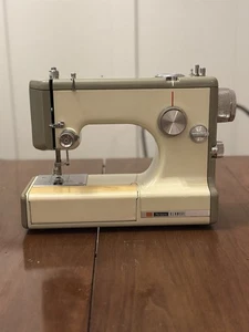 Vintage Sears Kenmore 158.10400 1040 Portable Sewing Machine w/Hard Rose Case - Picture 1 of 11