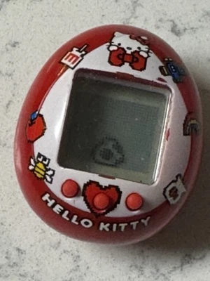 Bandai Tamagotchi Virtual Pet Hello Kitty Sanrio Red 2019 probado funciona usado en excelente estado Foto 1 de 4