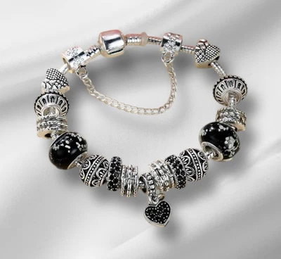 NUEVO BRAZALETE MUJER PLATA Y NEGRO CORAZÓN ESTRÁS ENCANTO CON CIERRE DE BARRIL Foto 1 de 4