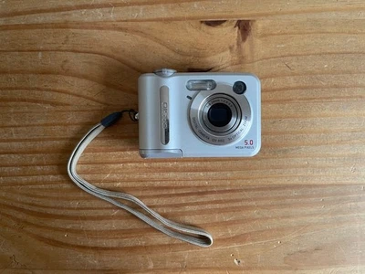 Casio Digital Camera QV-R61 6.0MP Silver Tested - Image 1 of 4