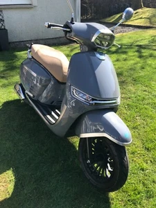 KEEWAY VERSILIA 125cc GREY SCOOTER 2024 ONLY 620 MILES ON THE CLOCK - Picture 1 of 13