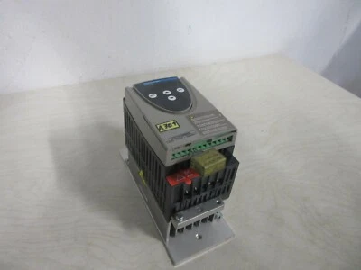 Tronçonneuse Telemecanique Altivar 11 ATV11HU09M2E - Photo 1/3