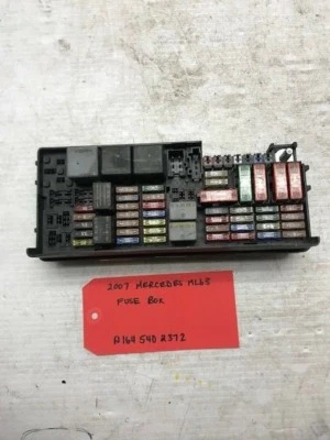 07 08 09 10 11 MERCEDES ML63 W164 ELECTRICAL FUSE BOX A1645402372 - Image 1 of 4