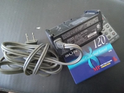 Adaptador de corriente alterna Sony AC-V25A/cargador de batería/control remoto RMT-507/cinta de casete de 8 mm Foto 1 de 4