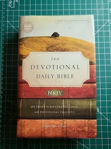 Devotional Daily Bible by Thomas Nelson Publishing Staff (2011, Hardcover) - Picture 1 of 2