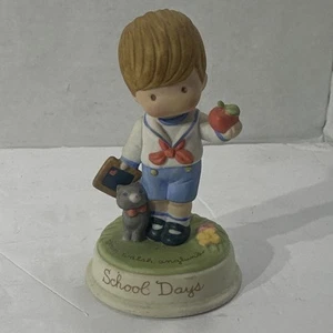 Vintage Avon süßer kleiner Junge Porzellan Figur - Joan Walsh Anglund Schultage - Bild 1 von 5