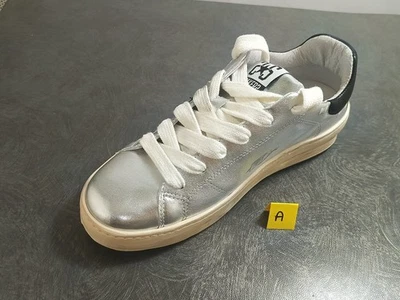 Sneakers "2 Star" da donna in pelle laminata argento con dettagli neri - Immagine 1 di 2