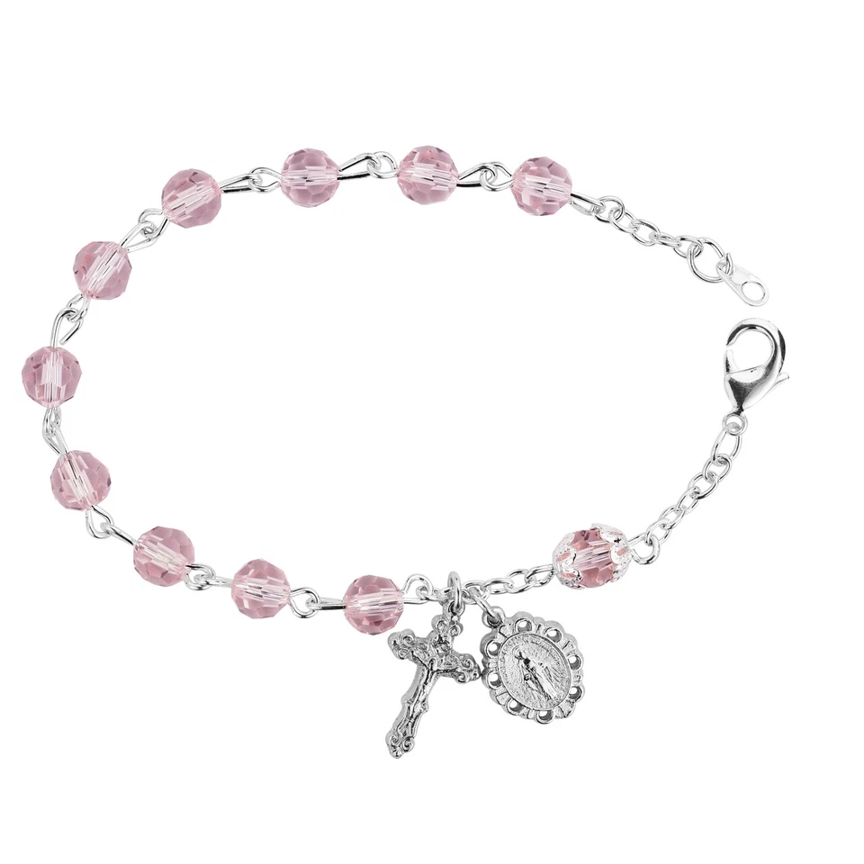 Pulsera de cuentas de vidrio rosa claro con dijes de medalla milagrosa y crucifijo, 7,5 pulgadas Foto 1 de 1