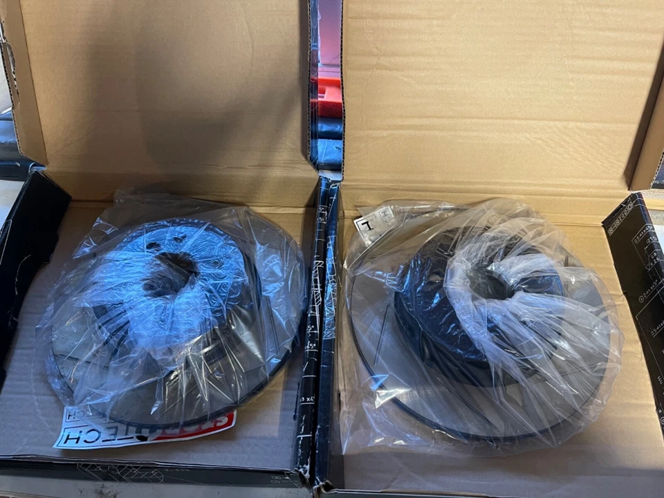 Rotores de freno trasero derecho e izquierdo ranurados StopTech para 08-13 BMW 135i 126.34109S Foto 1 de 4