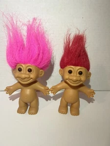 Muñecas Russ Berrie Troll vintage de 4,5"; cabello magenta rosa y rojo, ojos marrones - Imagen 1 de 8
