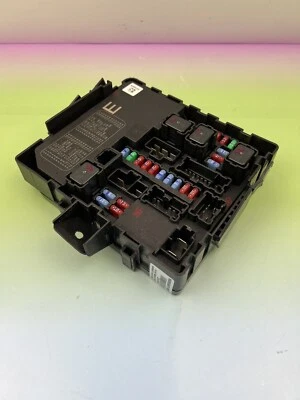 Nissan Xterra Titan QX56 2010-2015 caja de fusibles unión bloque de alimentación 284B7-Ze03B OEM Foto 1 de 4