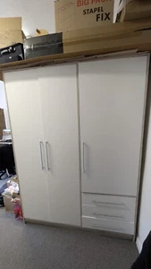 Kleiderschrank - Bild 1 von 6