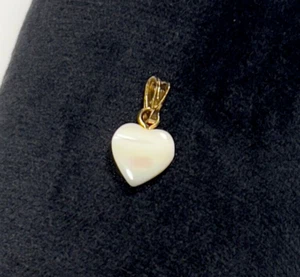 Viintage Natural White "Mother-of- Pearl" Heart 1cm Charm w/Goldtone Bail - Picture 1 of 15