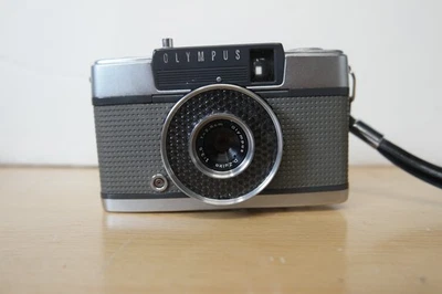 Cámara fotográfica Olympus PEN-EE 35 mm medio marco D.Zuiko 3,5 mm f2,8 Japón. Foto 1 de 4