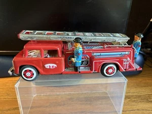 VINTAGE TIN 11” LONG FRICTION FIRE TRUCK W/MECHANICAL LADDER WORKS GOOD W/BELL - Picture 1 of 10