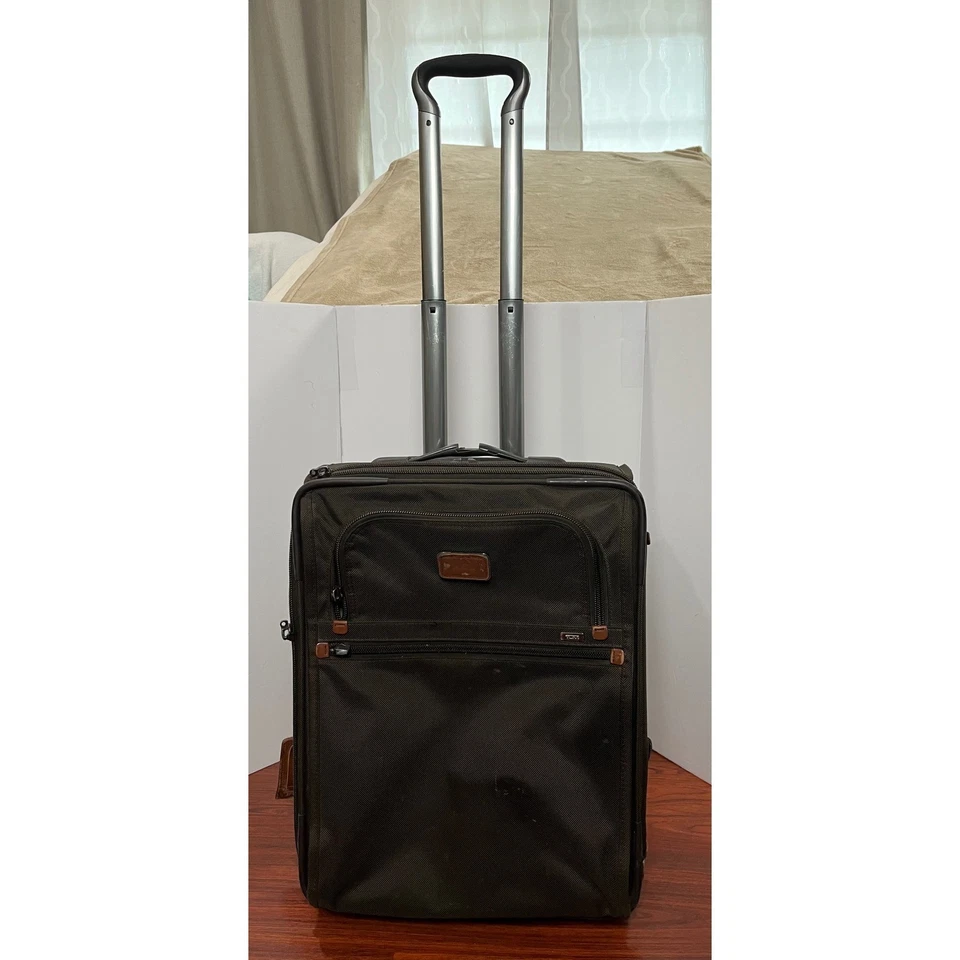 Bolsa de viaje Tumi con ruedas 22021ESH marrón verdoso Foto 1 de 4