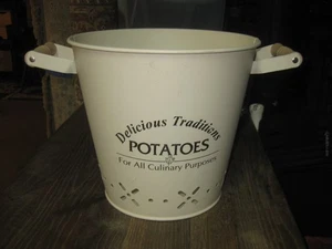 Grande secchiello decorativo per patate in metallo avorio dipinto con doppi manici in legno - Foto 1 di 7