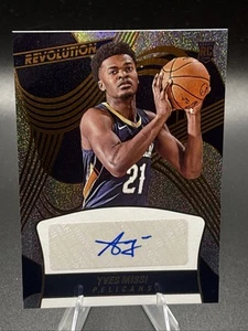 YVES MISSI #RA-YVE SPARKLE ROOKIE AUTO 2024-25 Panini Revolution - - Imagen 1 de 2