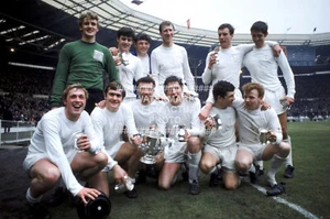 1968 LEAGUE CUP FINAL LEEDS UNITED QUALITÄT FOTODRUCK UTD LUFC TROPHY WEMBLEY - Bild 1 von 1