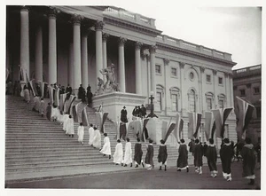 POSTCARD Wash. DC Suffragists Carrying Tricolor Banners to US Capitol 1917 MINT - Picture 1 of 1