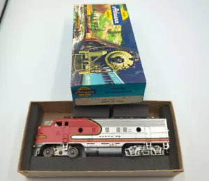 Athearn 3001 HO F7A Santa Fe Diesel Dummy - Broke Coupler Mount -Missing Frames - Picture 1 of 12
